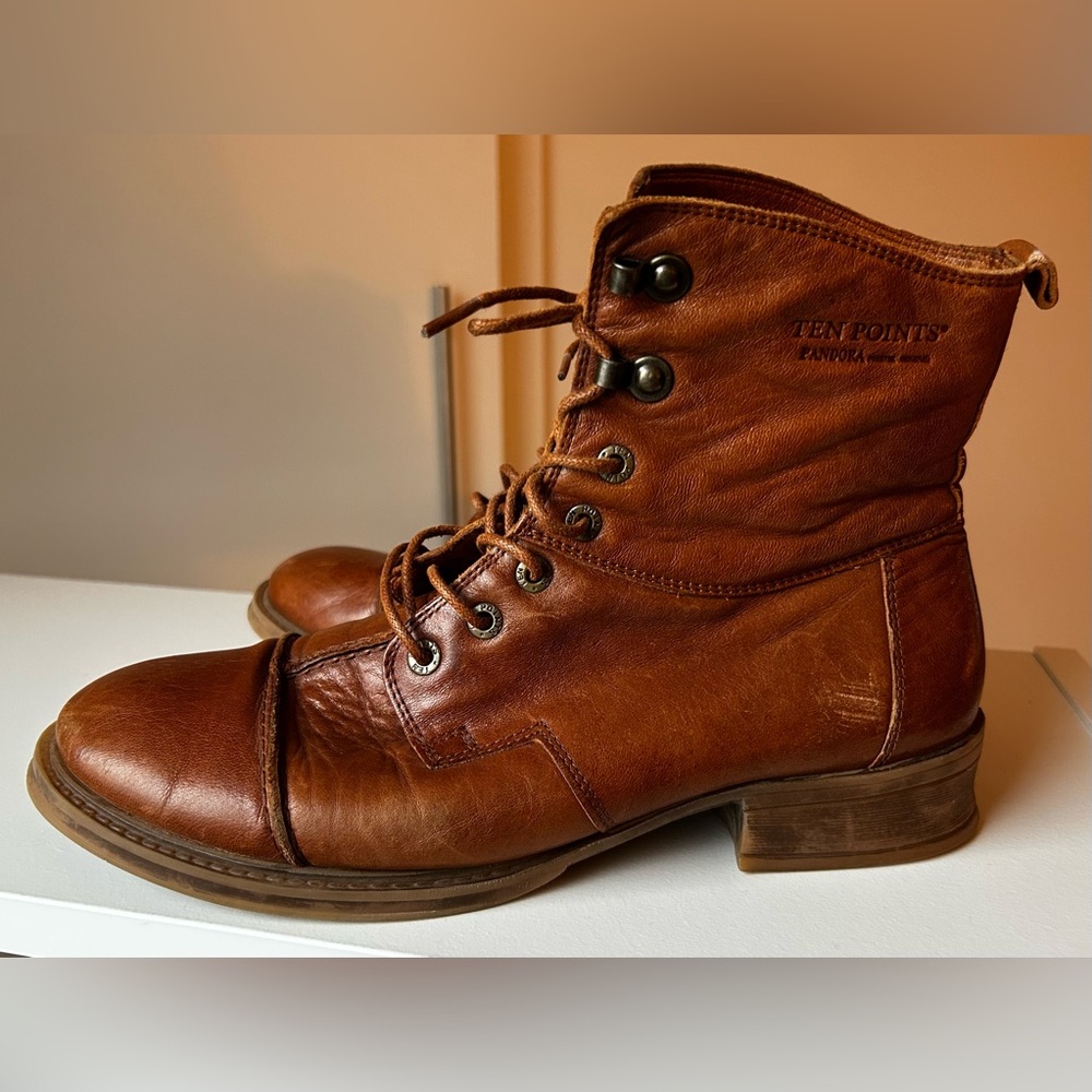 Ten Points Brown Leather Lace-Up Boots - size 41